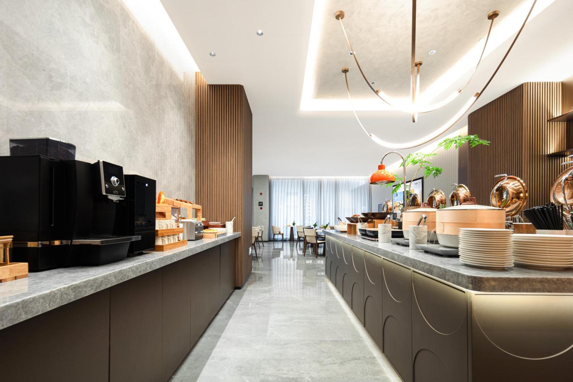 Atour Pudong Jinqiao Metro Station Hotel 4*