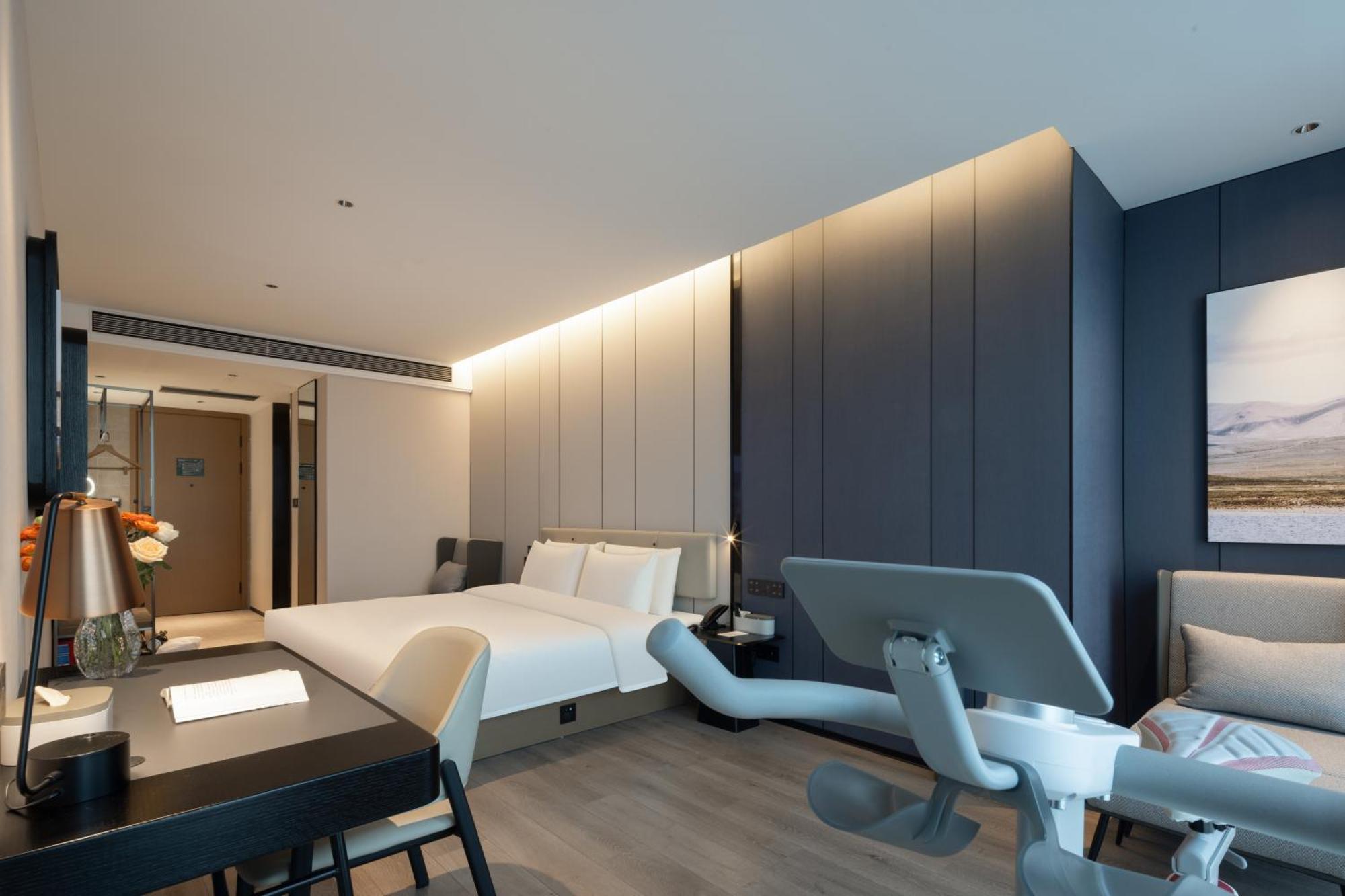 Atour Pudong Jinqiao Metro Station Hotel 4*