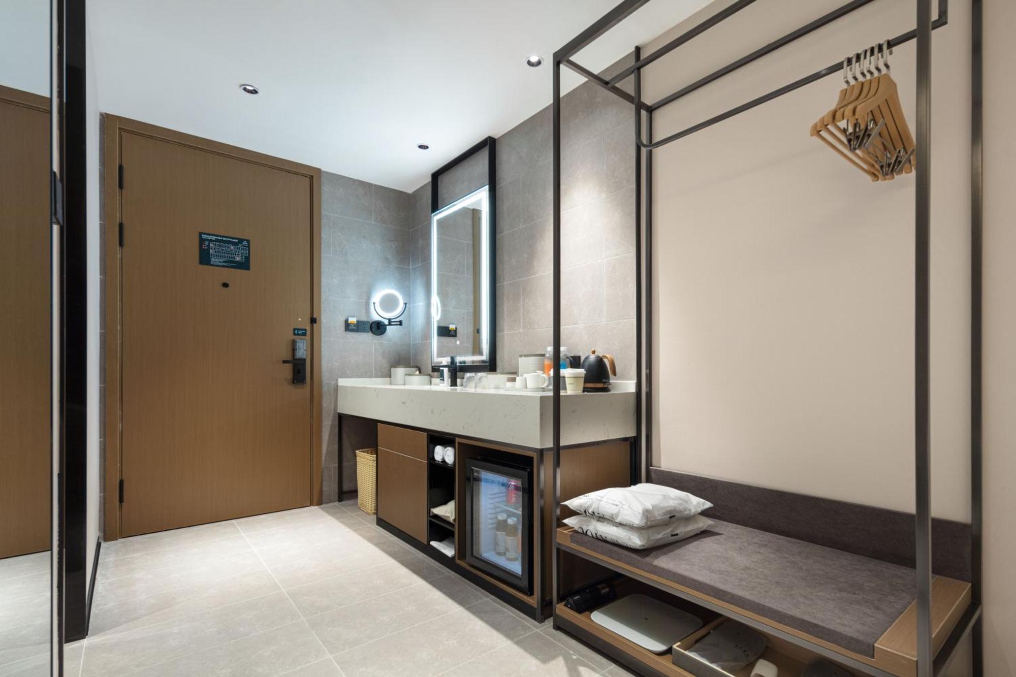 Atour Pudong Jinqiao Metro Station Hotel 4*